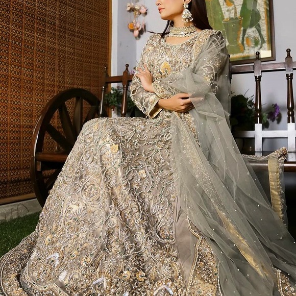 Bridal Maxi with Net duppatta with heavy border - Picture 3 of 4